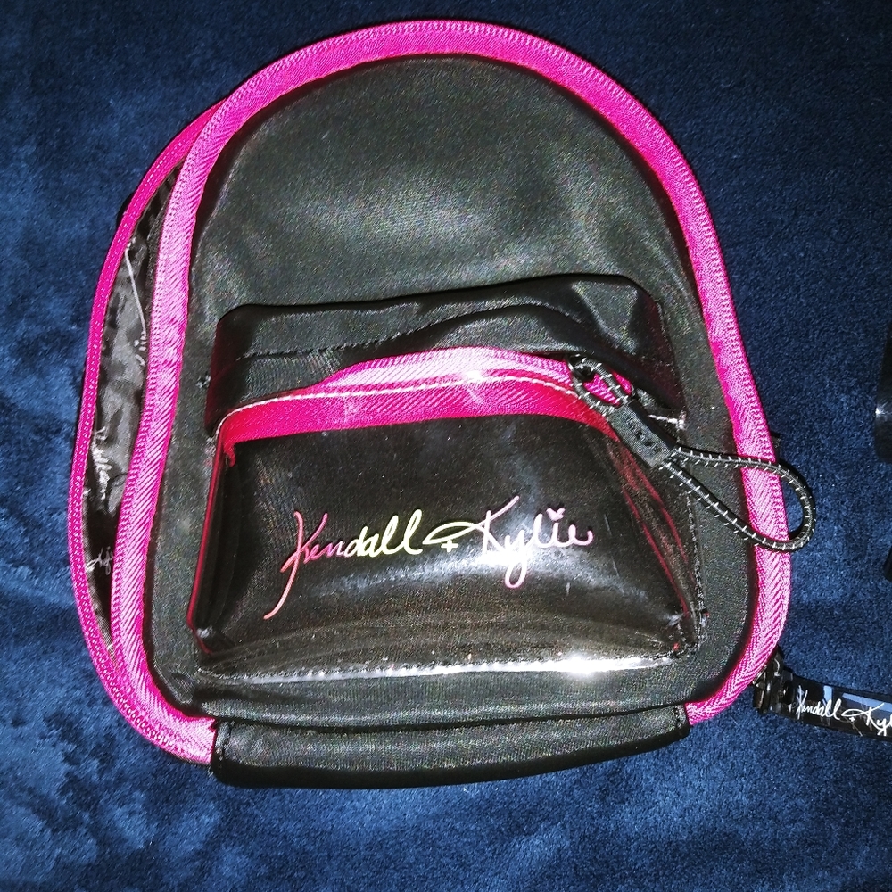 🎉 kendall+ kylie makeup bag or purse.